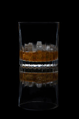 Whiskey Glas mit Eis 