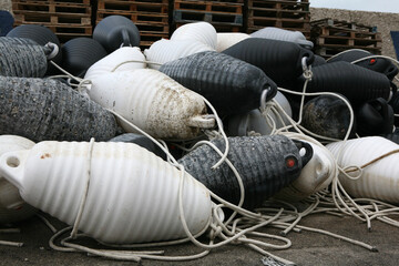 Buoys and ropes in the port - 389711791