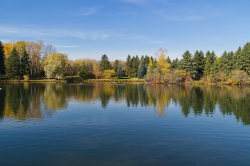 Fototapeta na wymiar Autumn Season at a Pond
