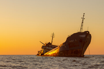 shipwrek in the sea