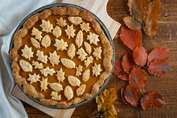 Pumpkin pie with leaf detail