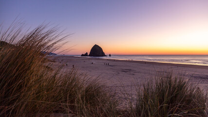 Fototapeta premium sunset over the sea Oregon coast Cannon Beach