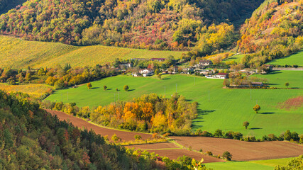 Fototapeta na wymiar Arable fields located in the valley of the Apennine range. 