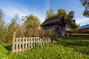 Przyroda i architektura drewniana w dolinie Narwi, Podlasie, Polska © podlaski49