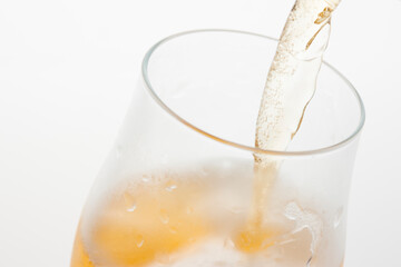 グラスに注がれるビール