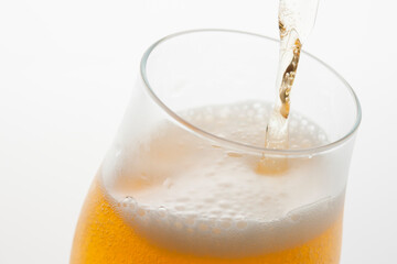 グラスに注がれるビール