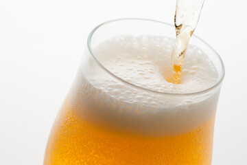 グラスに注がれるビール
