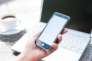 スマートフォンとノートパソコン