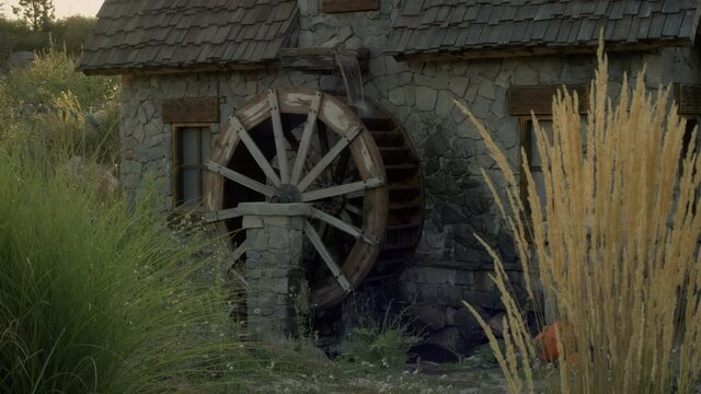 Wide, spinning watermill in Utah