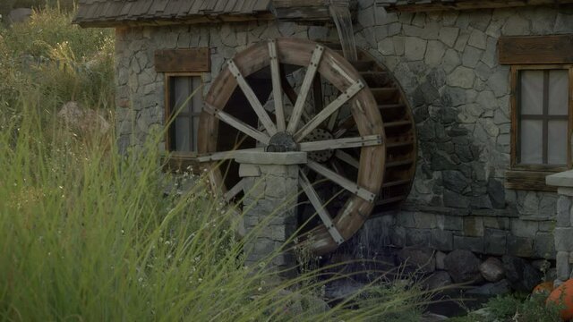 Static shot, moving watermill in Utah