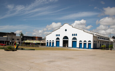 O mercado central de Macapá é um lugar animado e colorido, cheio de vida. É o lugar perfeito...