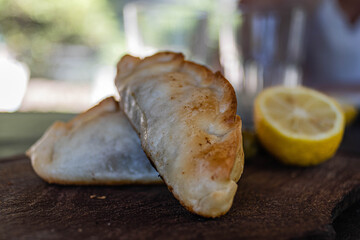 empanada  para freir o al horno comida tipica tradicional argentina cordoba 