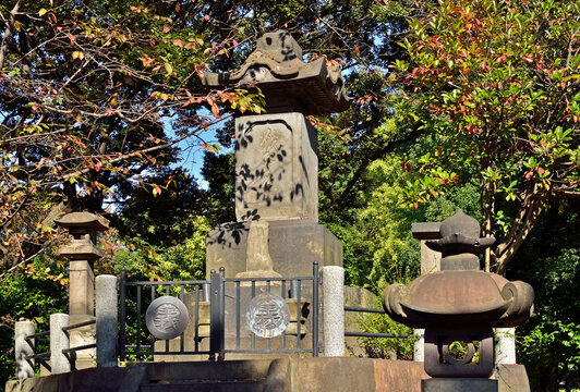上野の森・彰義隊戦死乃墓碑