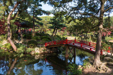 縮景園の赤い橋