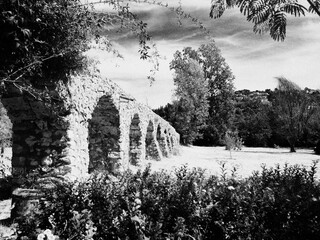 roman aqueduct in Provence in black and white