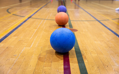 Ballons à jouer de bleu et orange