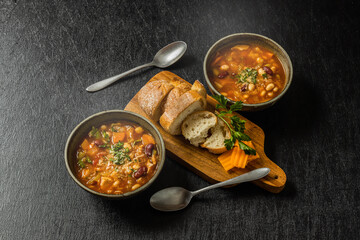 チキンと豆のトマトスープ　soup of chicken, beans and tomatoes