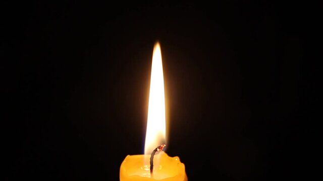 Candle flame.
The flame of a candle is capable of focusing a person's attention. Therefore, it is used for relaxation and hypnosis.
