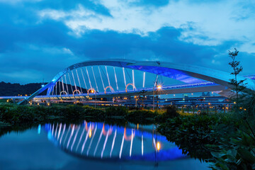 Naklejka premium Night view of the Yangguang Bridge at Xindian District