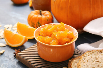 Bowl of tasty pumpkin jam on table