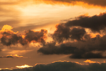 Obraz premium clouds with black clouds at sunset as background