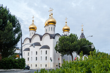 Fototapeta na wymiar Russian Orthodox Church Santa Maria Magdalena in Madrid