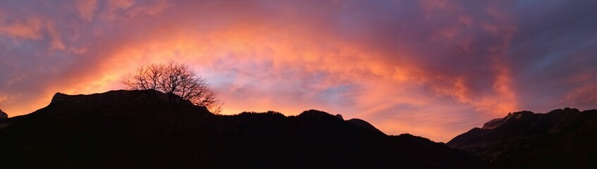 fin de journée en montagne - crépuscule en chartreuse