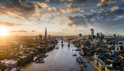 Poster Im Rahmen Wide panoramic view to the modern skyline of London, United Kingdom, along the Thames river during sunset time © moofushi