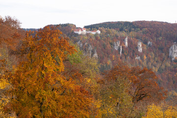 Herbstlicher Tag im Donautal