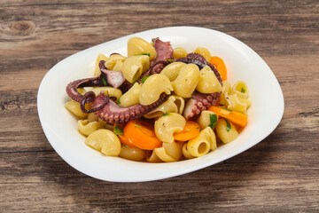 Pasta with octopus and yellow tomatoes