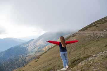 Obraz premium Young woman on a mountain hike in Sochi, Russia.