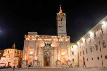 Fototapeta na wymiar Night view of the Renaissance and medieval squares of Ascoli Piceno, Italy.