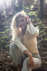 Obraz premium Autumn girl in the of the gentle sunrise illuminating her hair