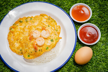 yellow fried egg with sauce