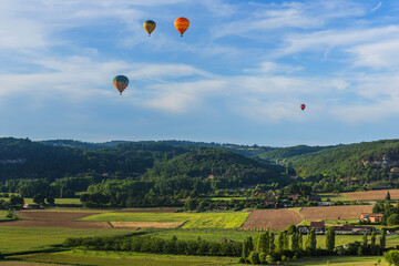 Naklejka premium balloons flying over Dordogne