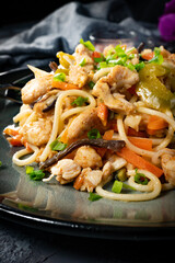 Fried noodles with chicken and vegetables.