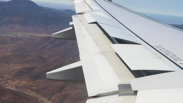 Airplane landing configuration - Airbus A320 flaps extended - airplane flaps extended