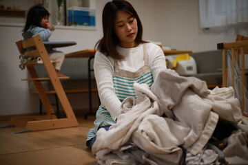 家事に疲れた女性 © yamasan