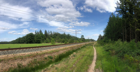 Fototapeta na wymiar MTB route next to a train track around Ommen