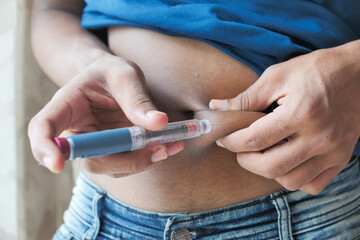 young man hand using insulin pen close up 