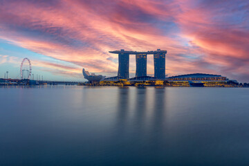 Naklejka premium Singapore cityscape at dusk. Landscape of Singapore business building around Marina bay.