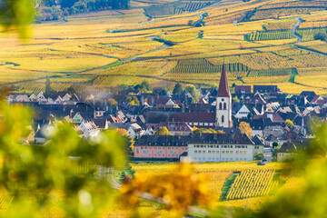 L'école et l'église du village d'Ammerschwihr, Alsace, france