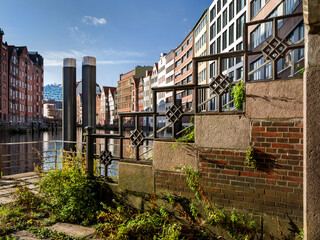 Angang zum Nikolaifleet Hasestadt Hamburg Altstadt sonnig entzerrt