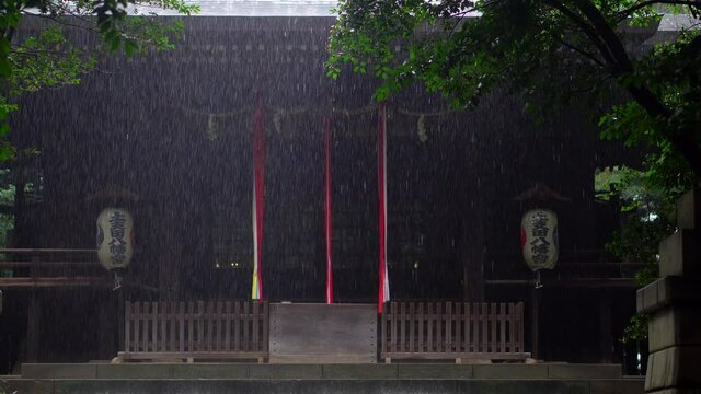 Mysterious heavy rain at a Shinto temple in Tokyo. The autumn months are one of the times when it rains the most.