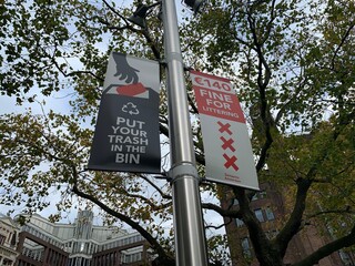 Banners at Amsterdam city centre public park. Put trash in the bin and recycle. Fine for littering....