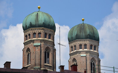 Torres de la Marienkirche o iglesia de Maria de la ciudad de Munich, Baviera, Alemania