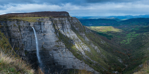 Autumn landscape at the Salto del R&iacute;o Nervion in the Monte Santiago Natural Monument. Region of the Merindades. Province of Burgos, Autonomous Community of Castilla y Le&oacute;n, Spain, Europe