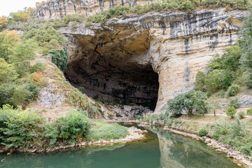 Entrée de la grotte du mas d'azil, Ariège, France.