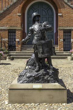 WOODBRIDGE, UNITED KINGDOM - Aug 07, 2020: Sculpture of a Drummer in Woodbridge, Suffolk.