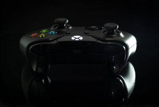 Xbox One Controller" Images – Browse 47 Stock Photos, Vectors, and Video |  Adobe Stock